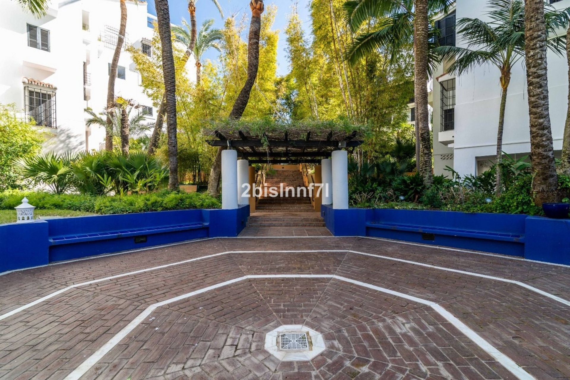 Resale - apartment - Marbella - Elviria