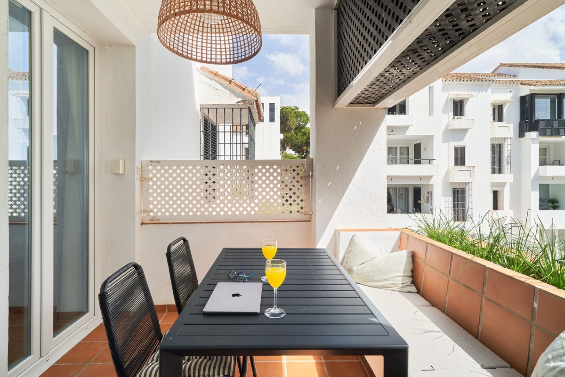 Resale - apartment - Marbella - Elviria