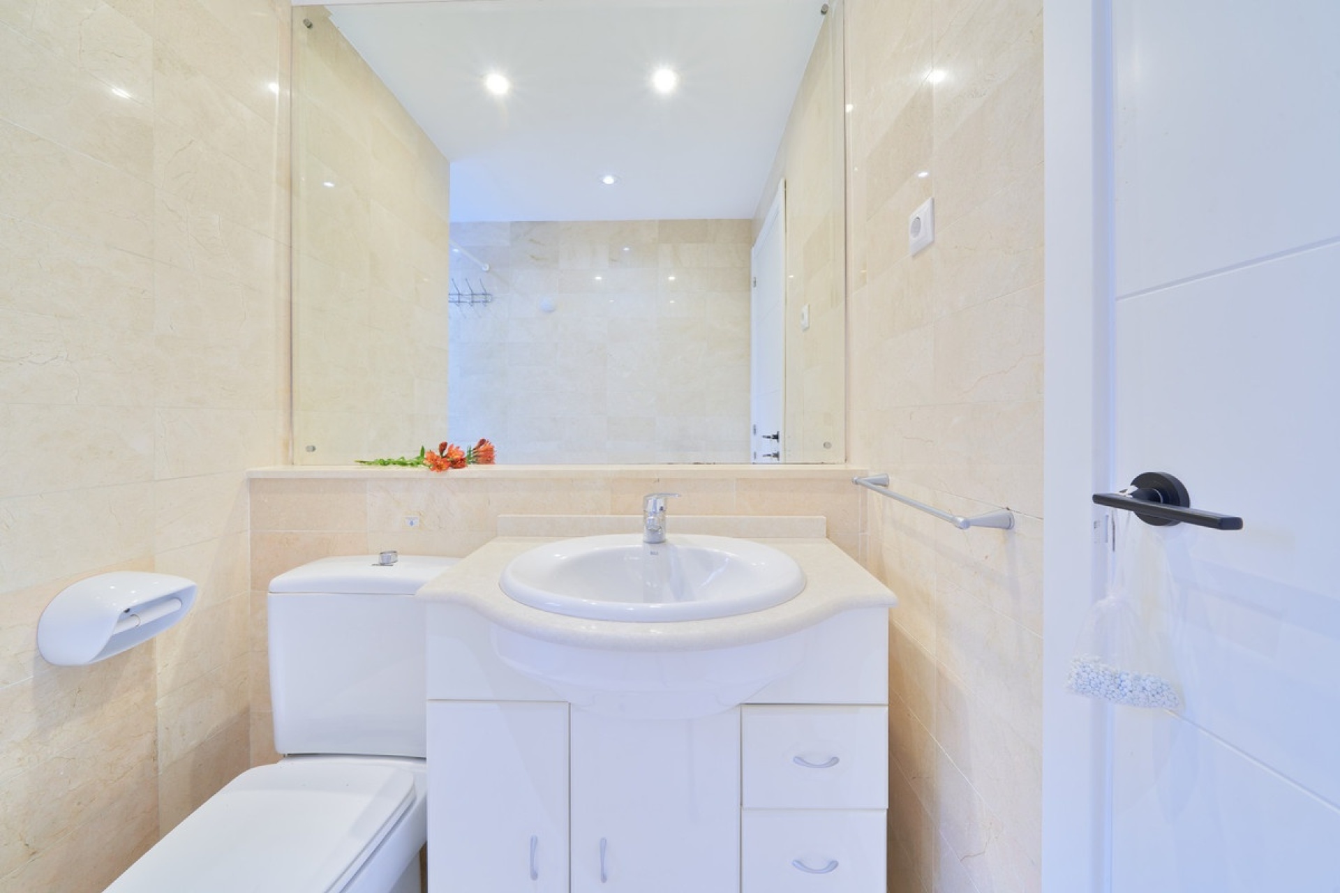 Resale - apartment - Marbella - Elviria