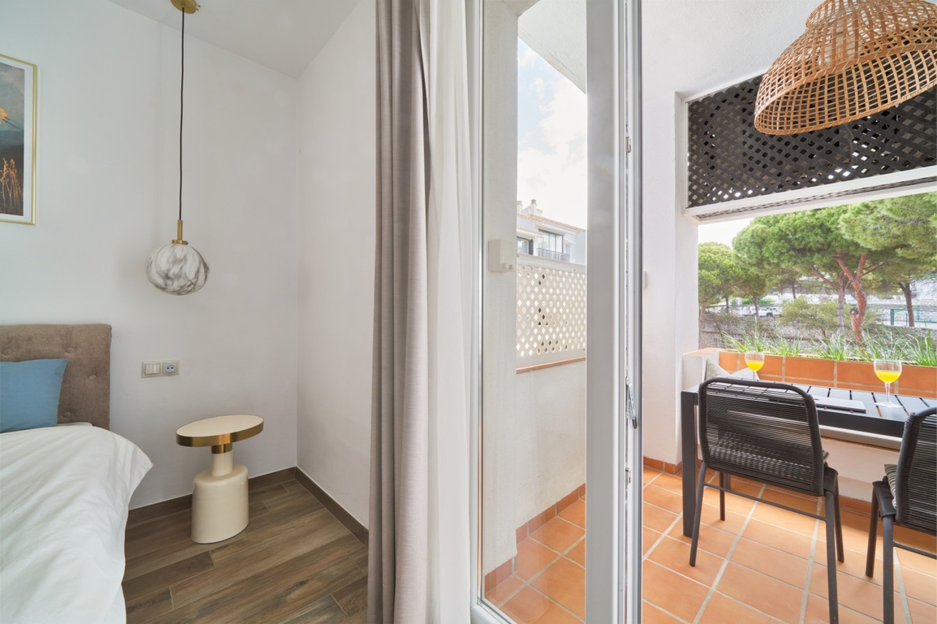 Resale - apartment - Marbella - Elviria