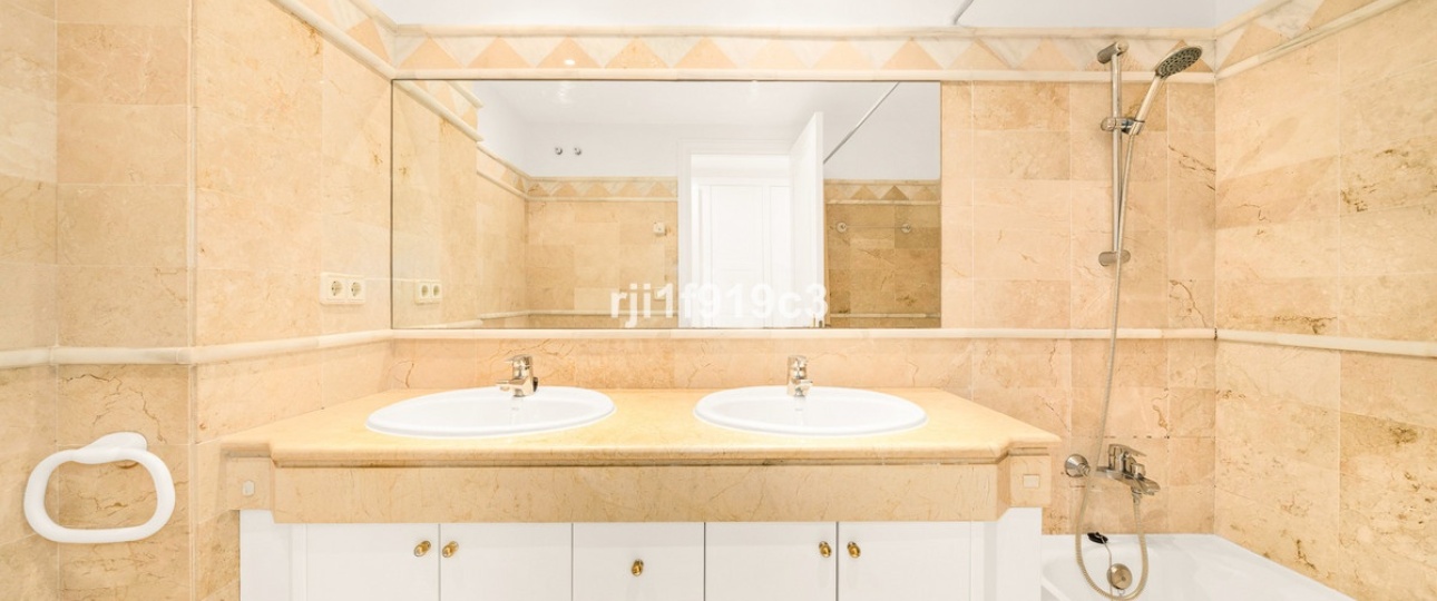 Resale - apartment - Marbella - Elviria