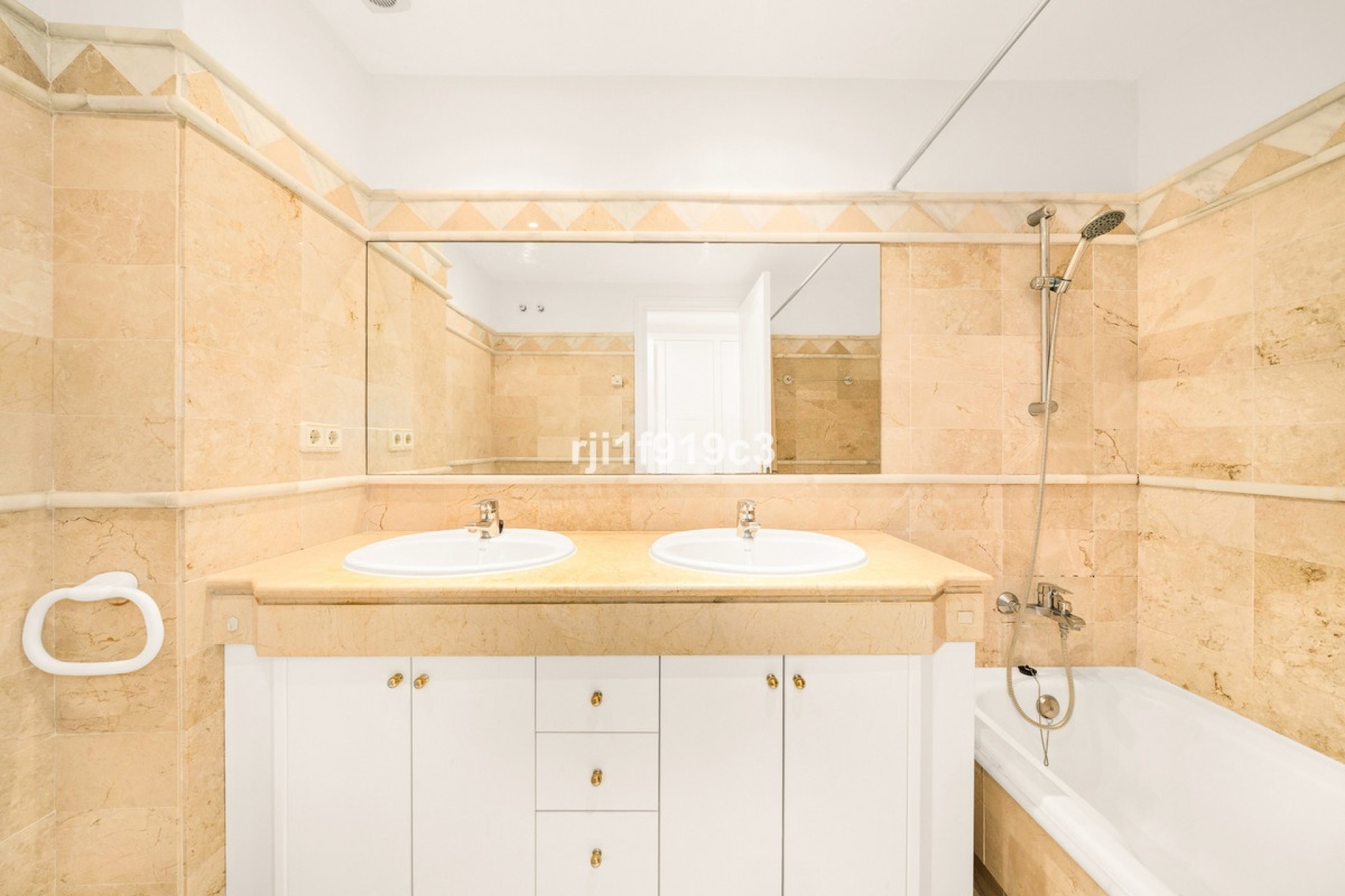 Resale - apartment - Marbella - Elviria