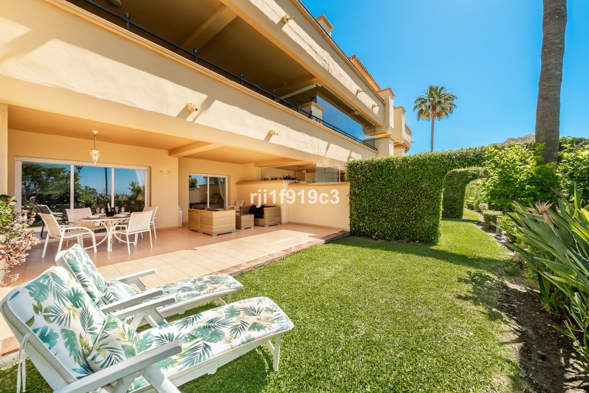 Resale - apartment - Marbella - Elviria