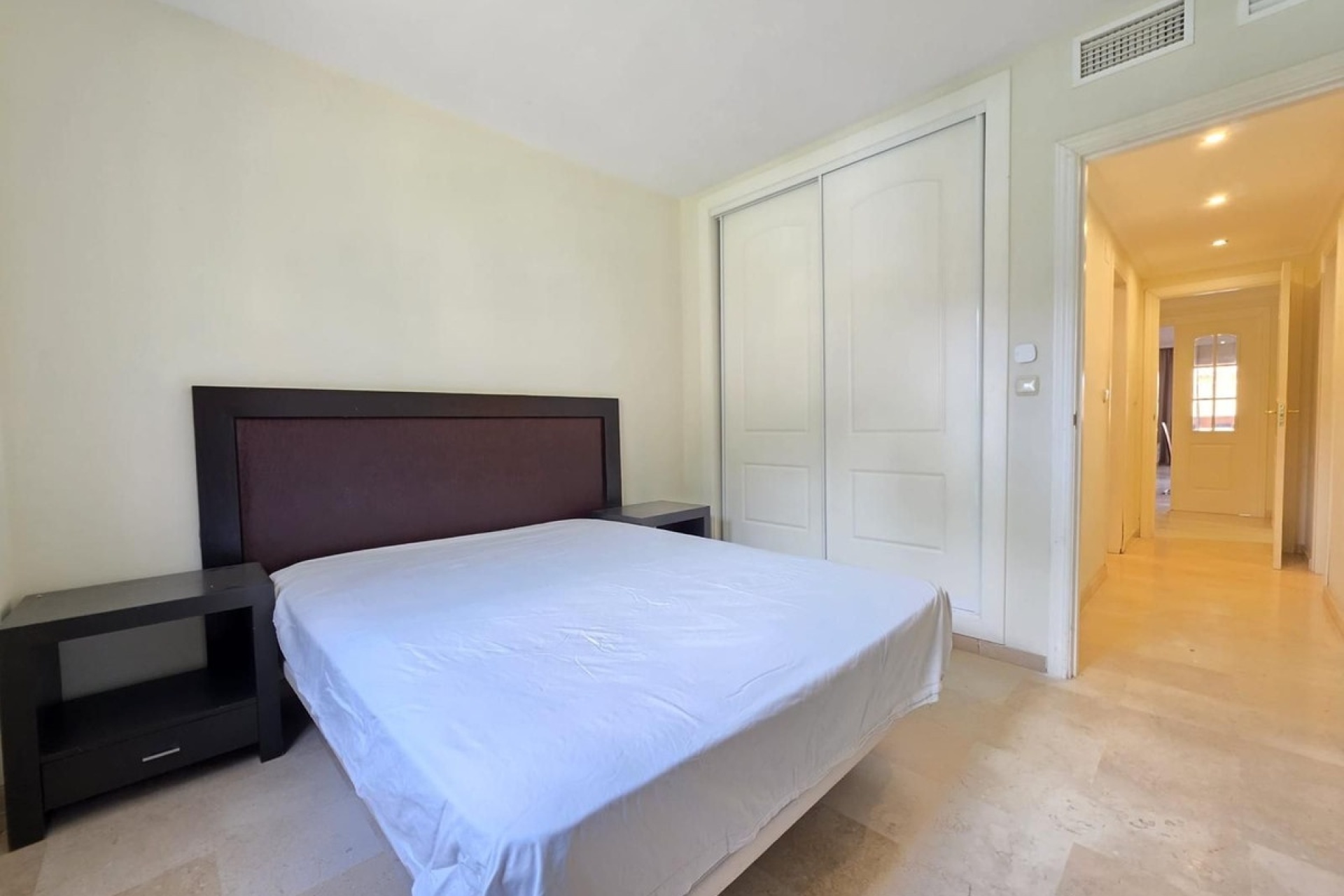 Resale - apartment - Marbella - Elviria