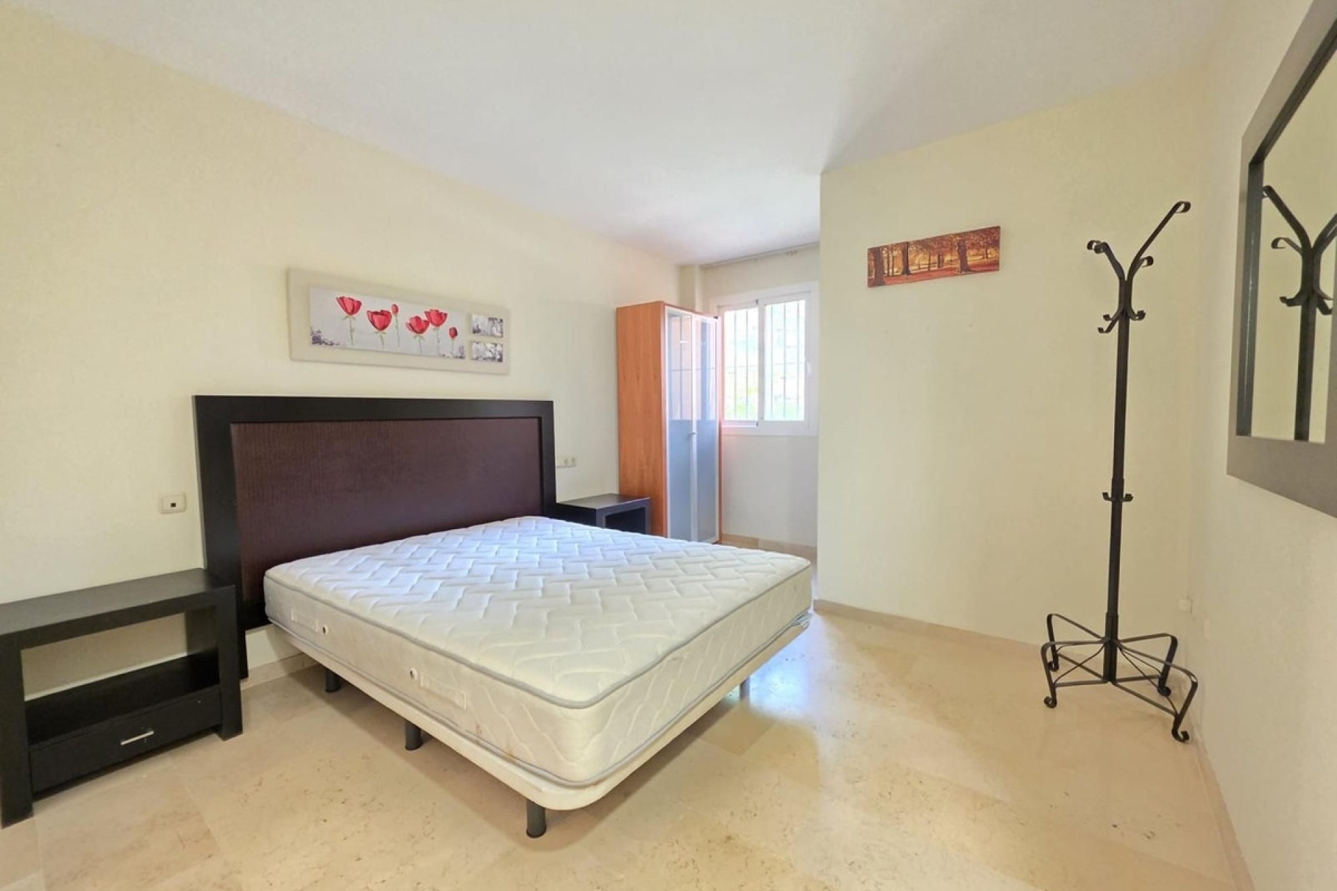Resale - apartment - Marbella - Elviria