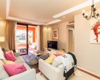 Resale - apartment - Marbella - Elviria