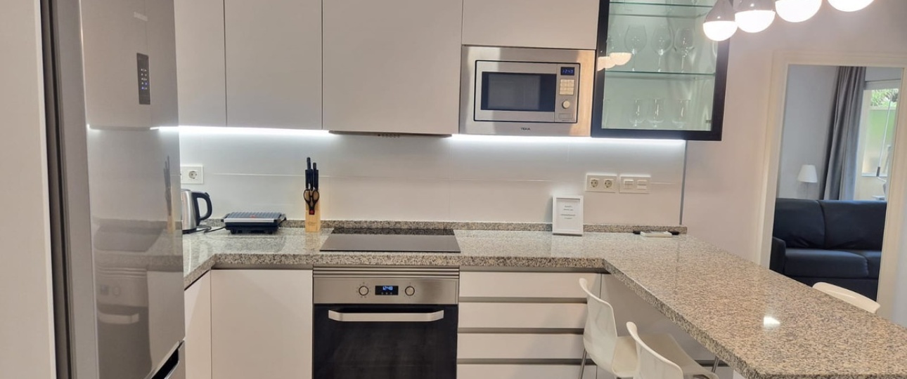 Resale - apartment - Marbella - Elviria