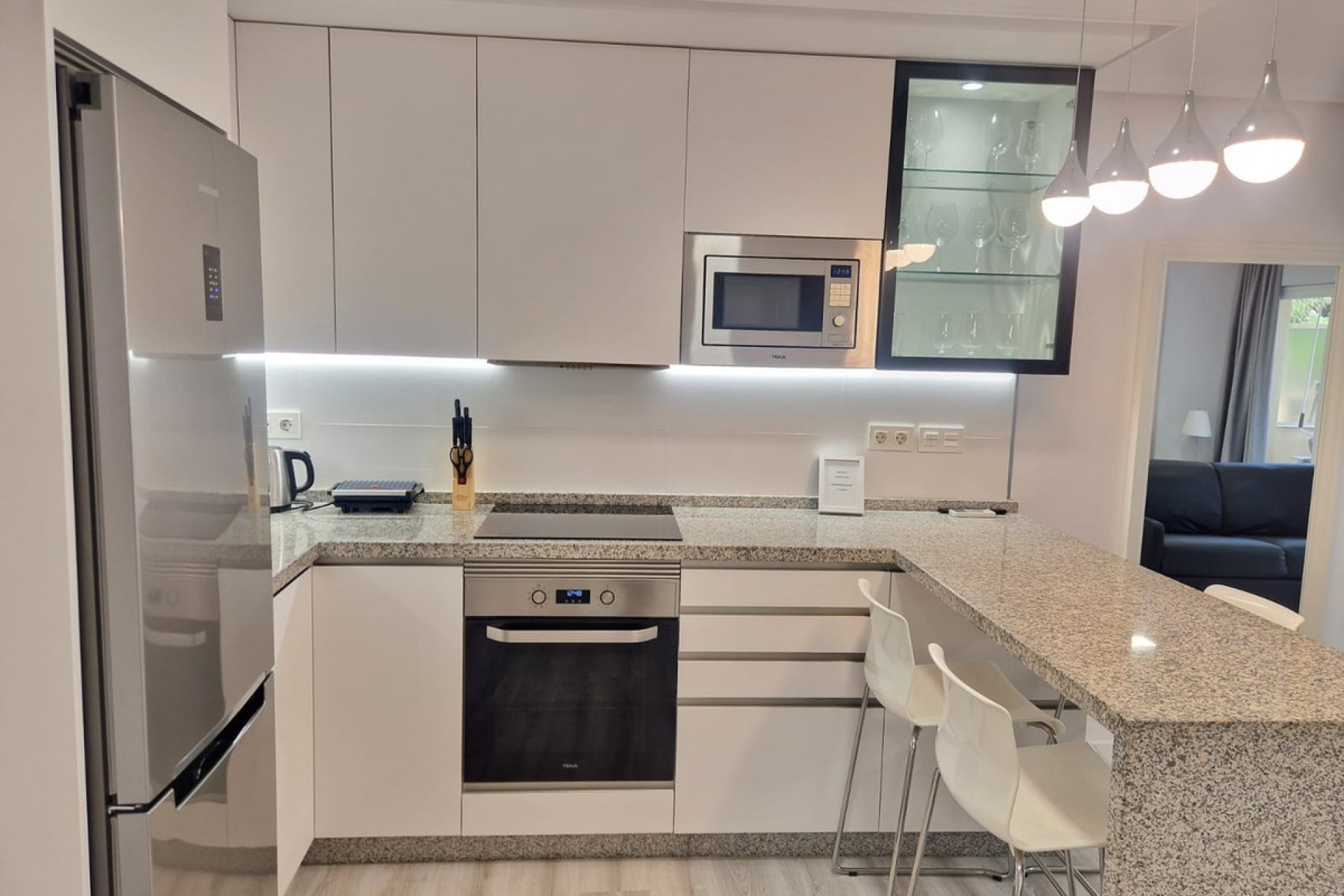 Resale - apartment - Marbella - Elviria