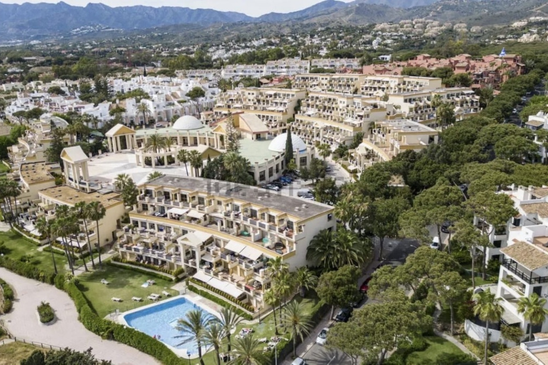 Resale - apartment - Marbella - Elviria