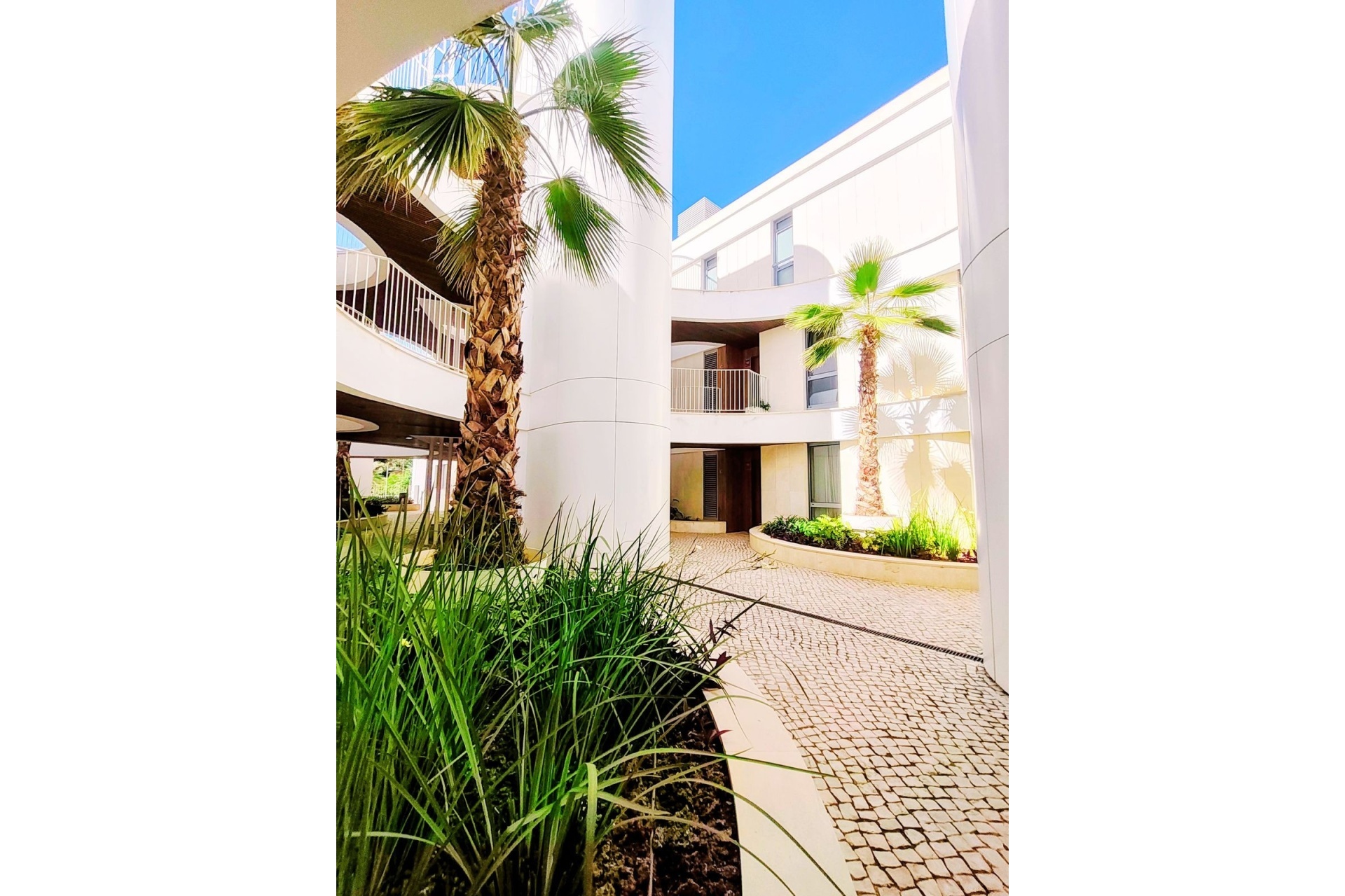 Resale - apartment - Marbella - Elviria