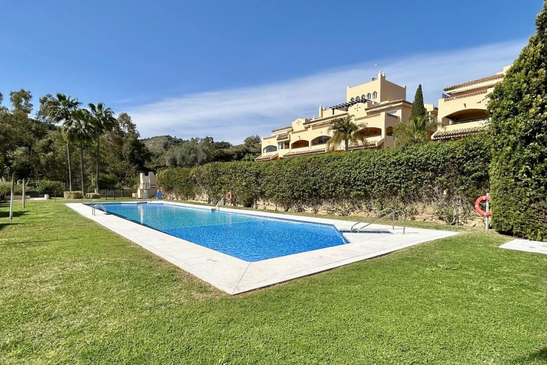 Resale - apartment - Marbella - Elviria
