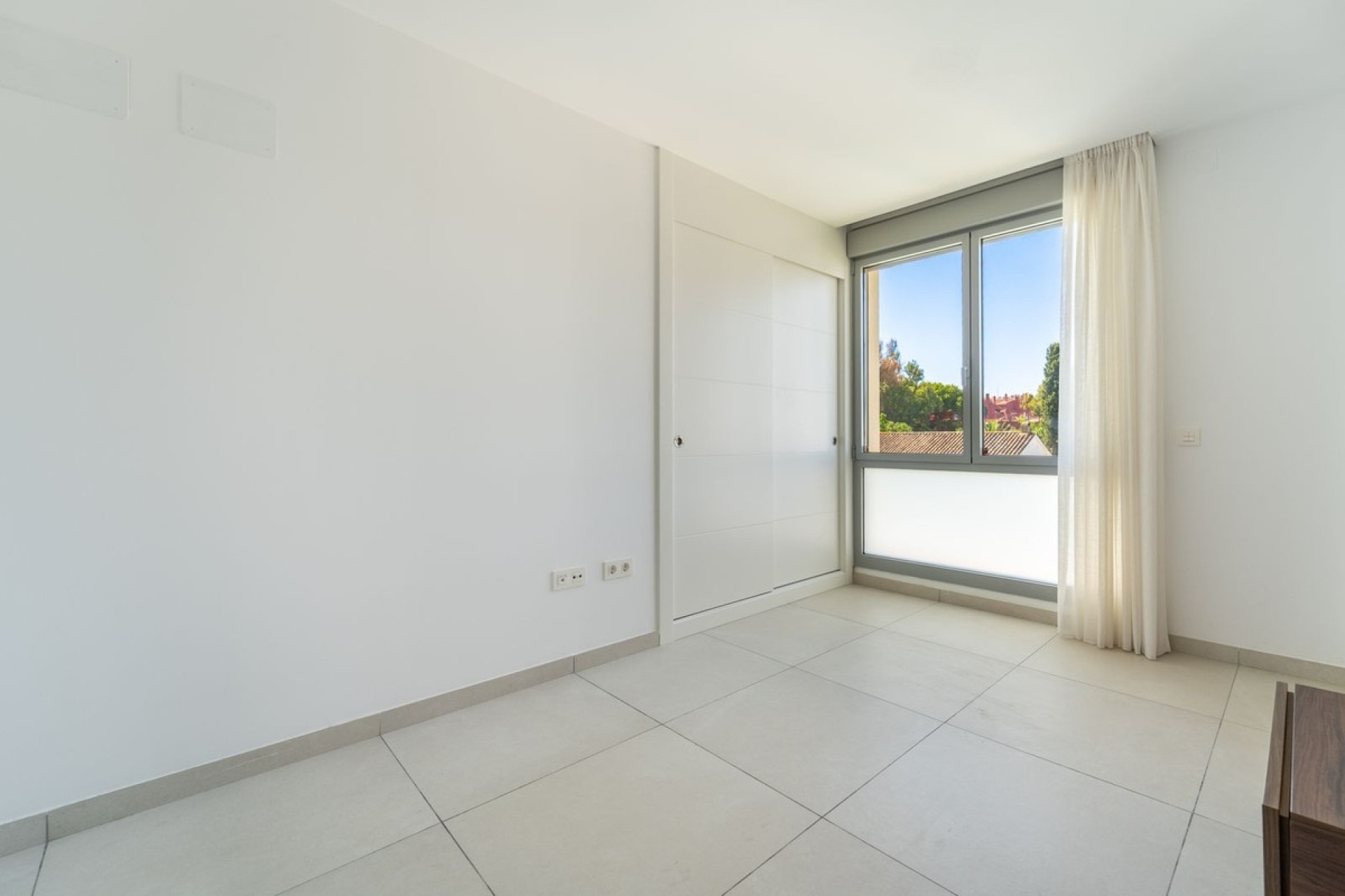 Resale - apartment - Marbella - Elviria