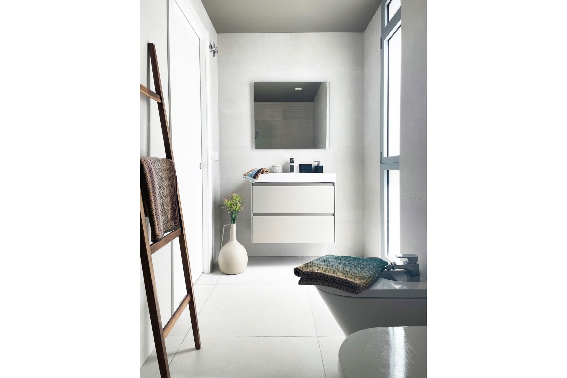 Resale - apartment - Marbella - Elviria
