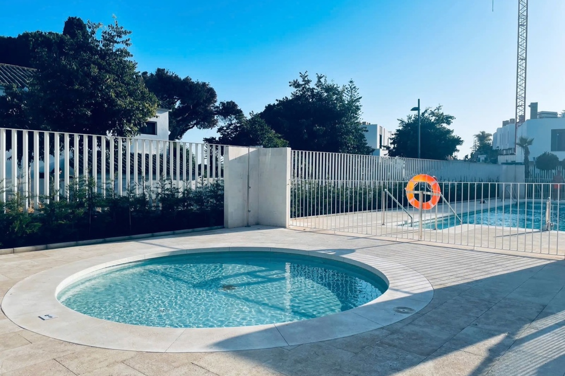 Resale - apartment - Marbella - Elviria