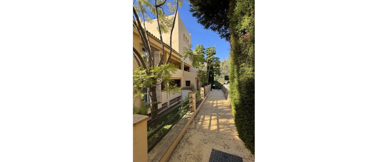 Resale - apartment - Marbella - Elviria