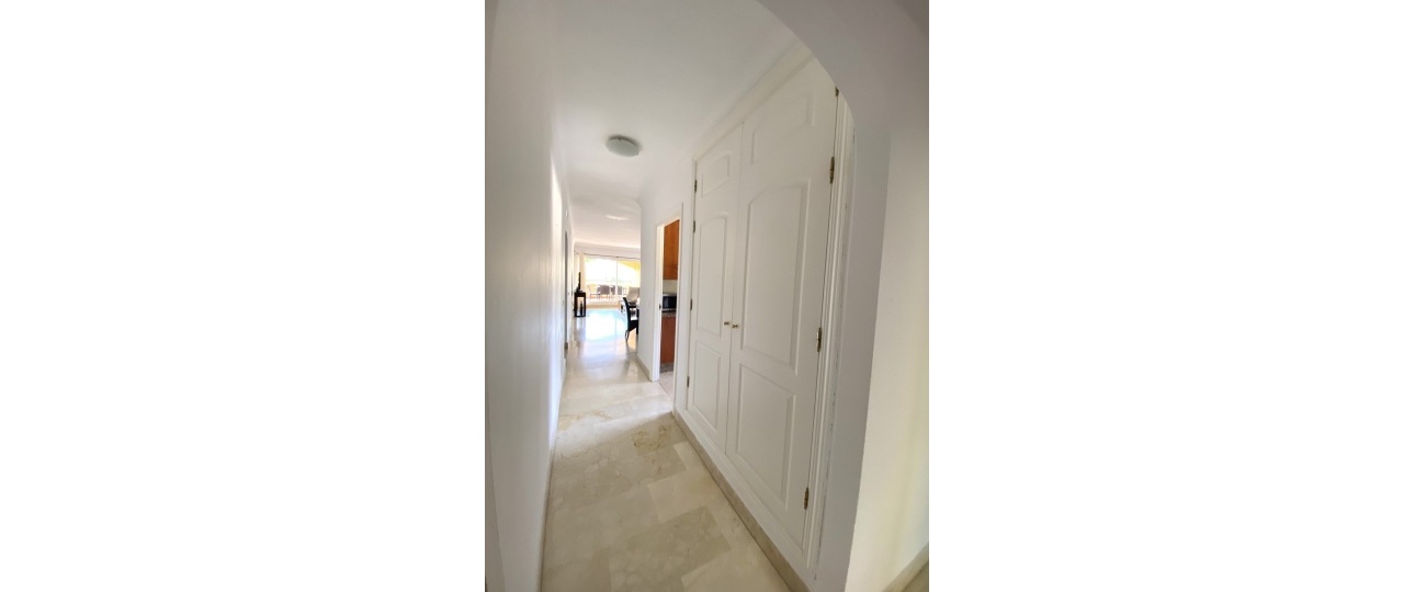 Resale - apartment - Marbella - Elviria