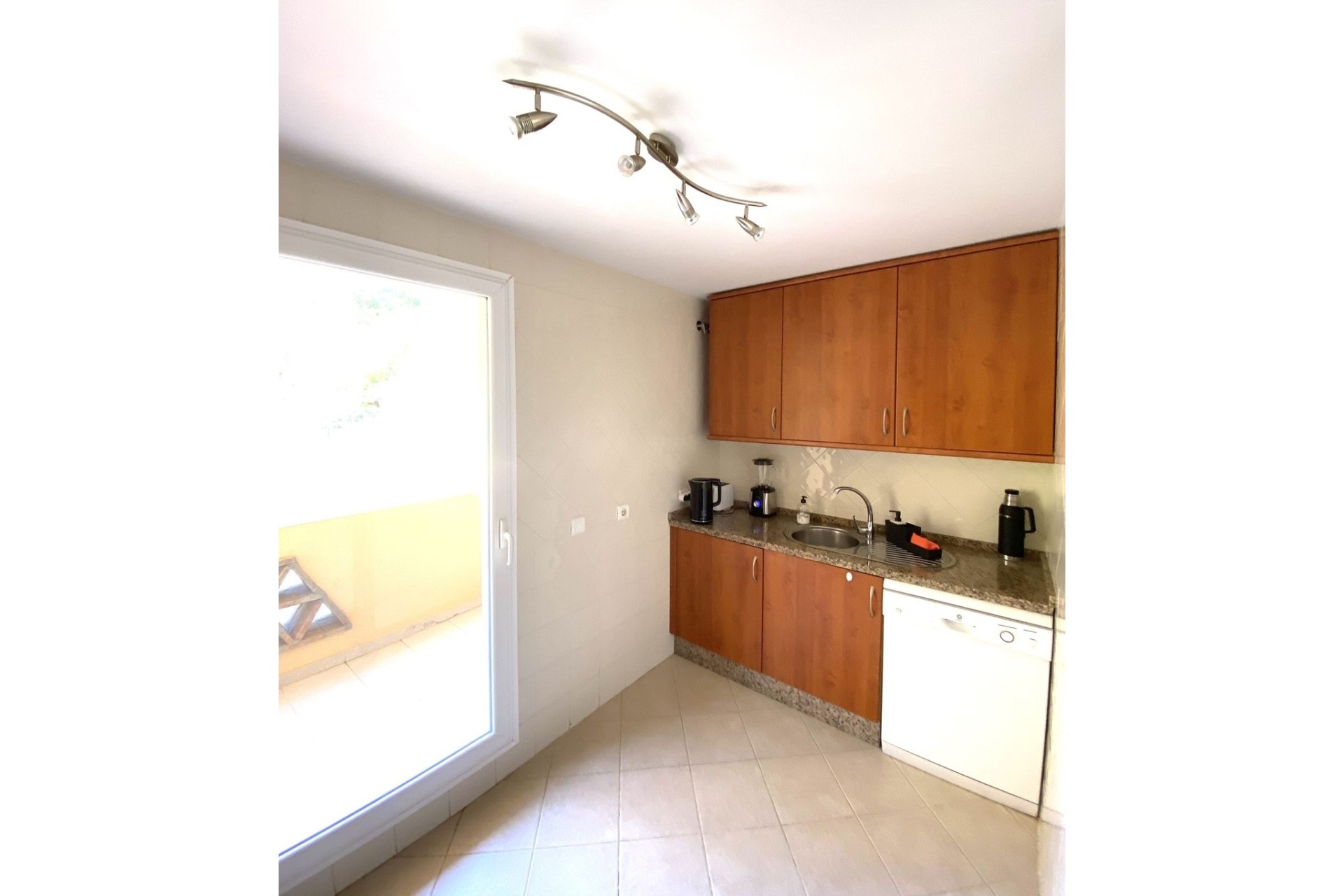 Resale - apartment - Marbella - Elviria