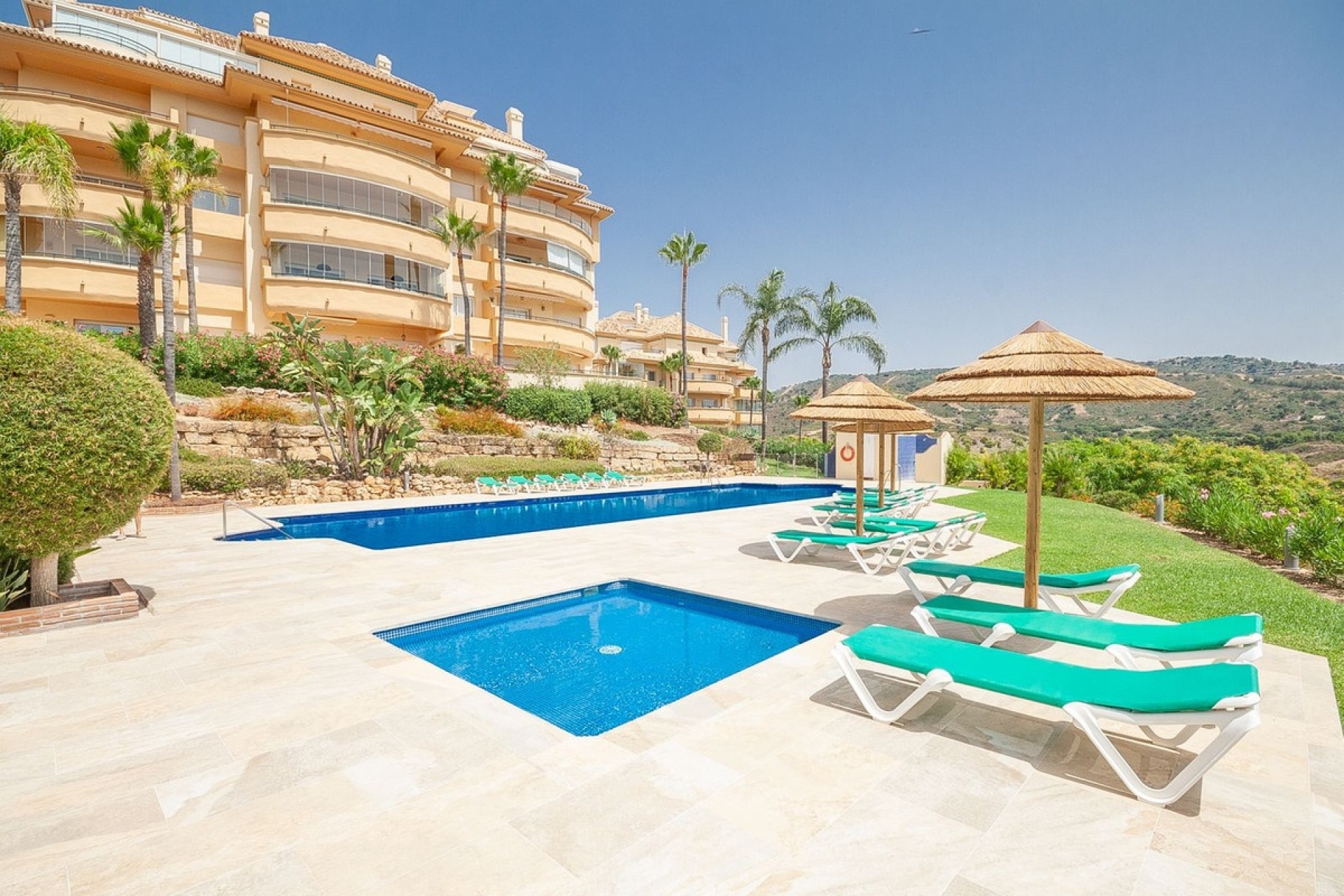 Resale - apartment - Marbella - Elviria
