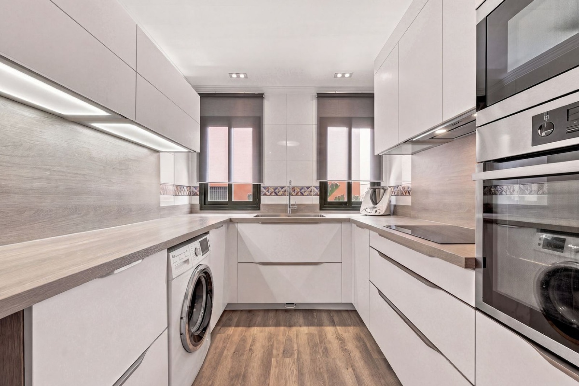 Resale - apartment - Marbella - Elviria