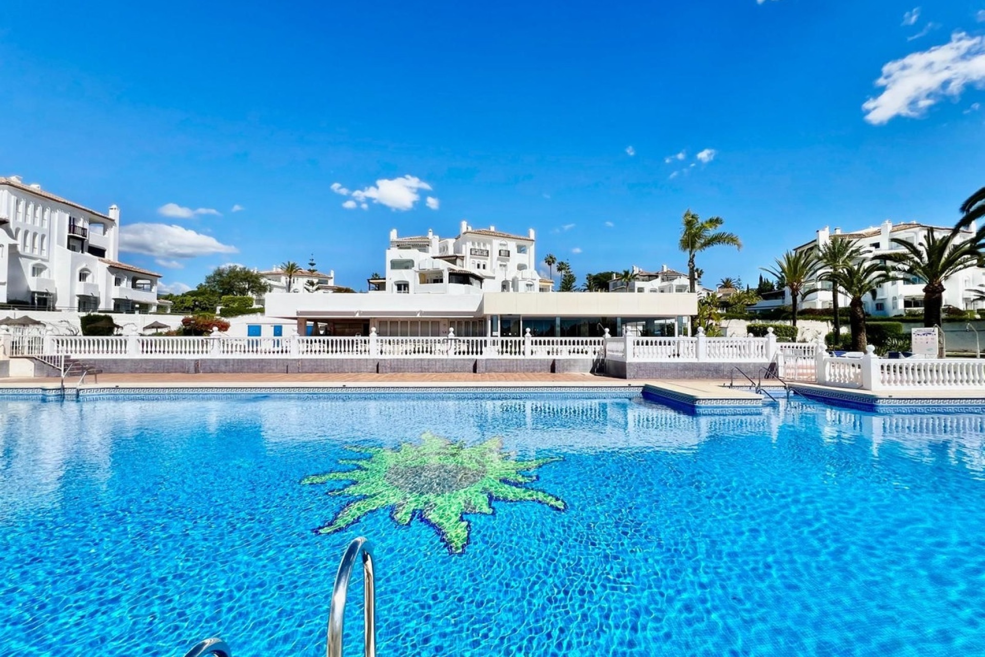Resale - apartment - Marbella - Elviria