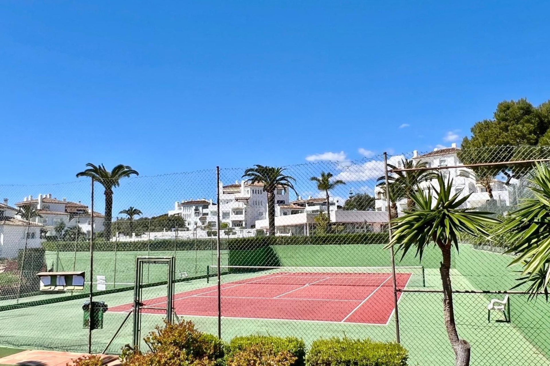 Resale - apartment - Marbella - Elviria