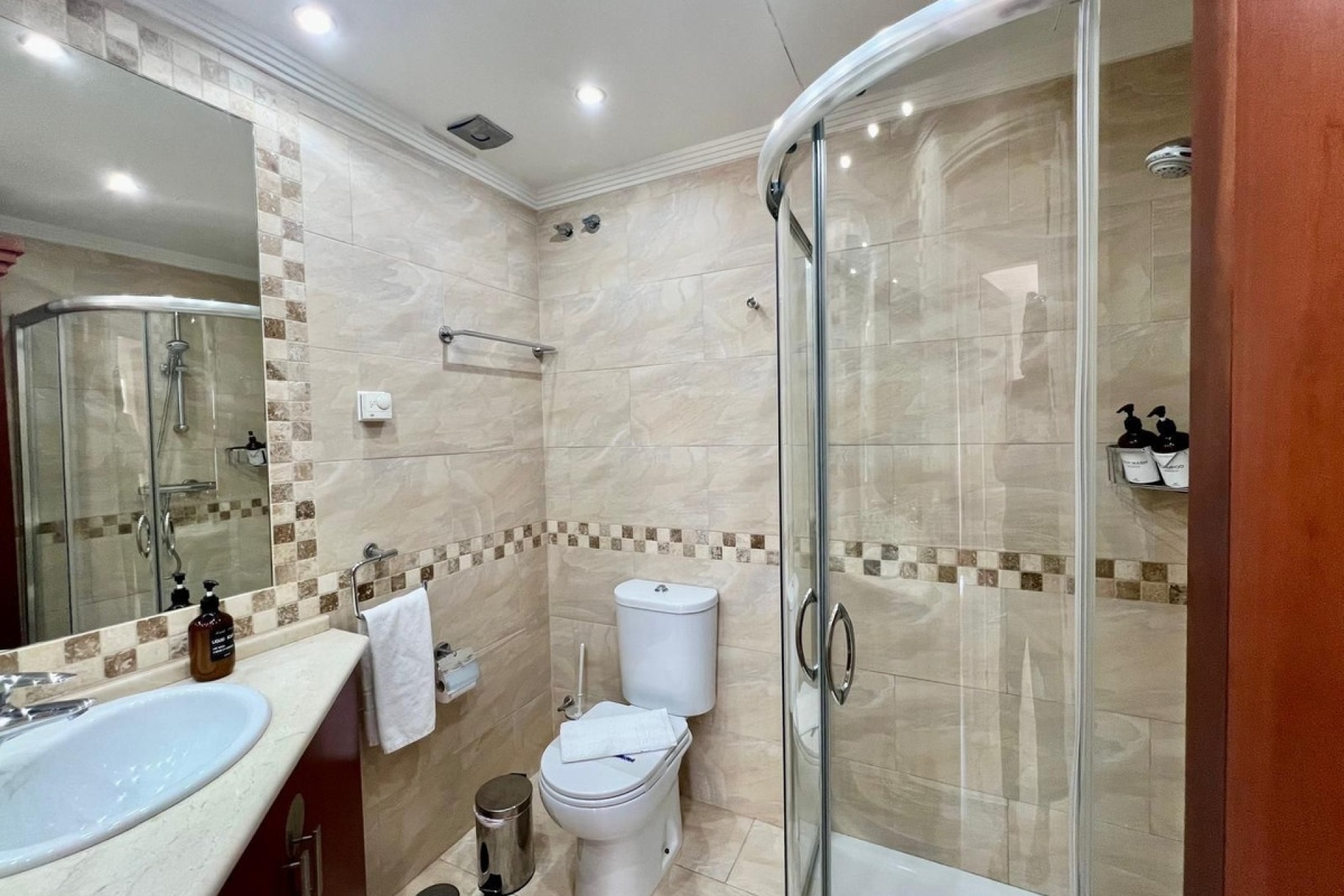 Resale - apartment - Marbella - Elviria
