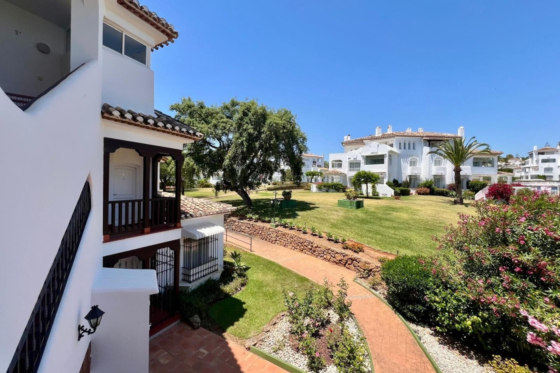 Resale - apartment - Marbella - Elviria