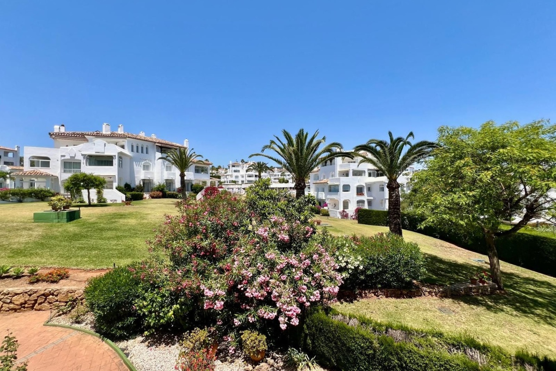 Resale - apartment - Marbella - Elviria