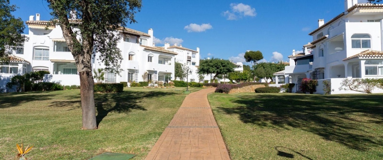 Resale - apartment - Marbella - Elviria
