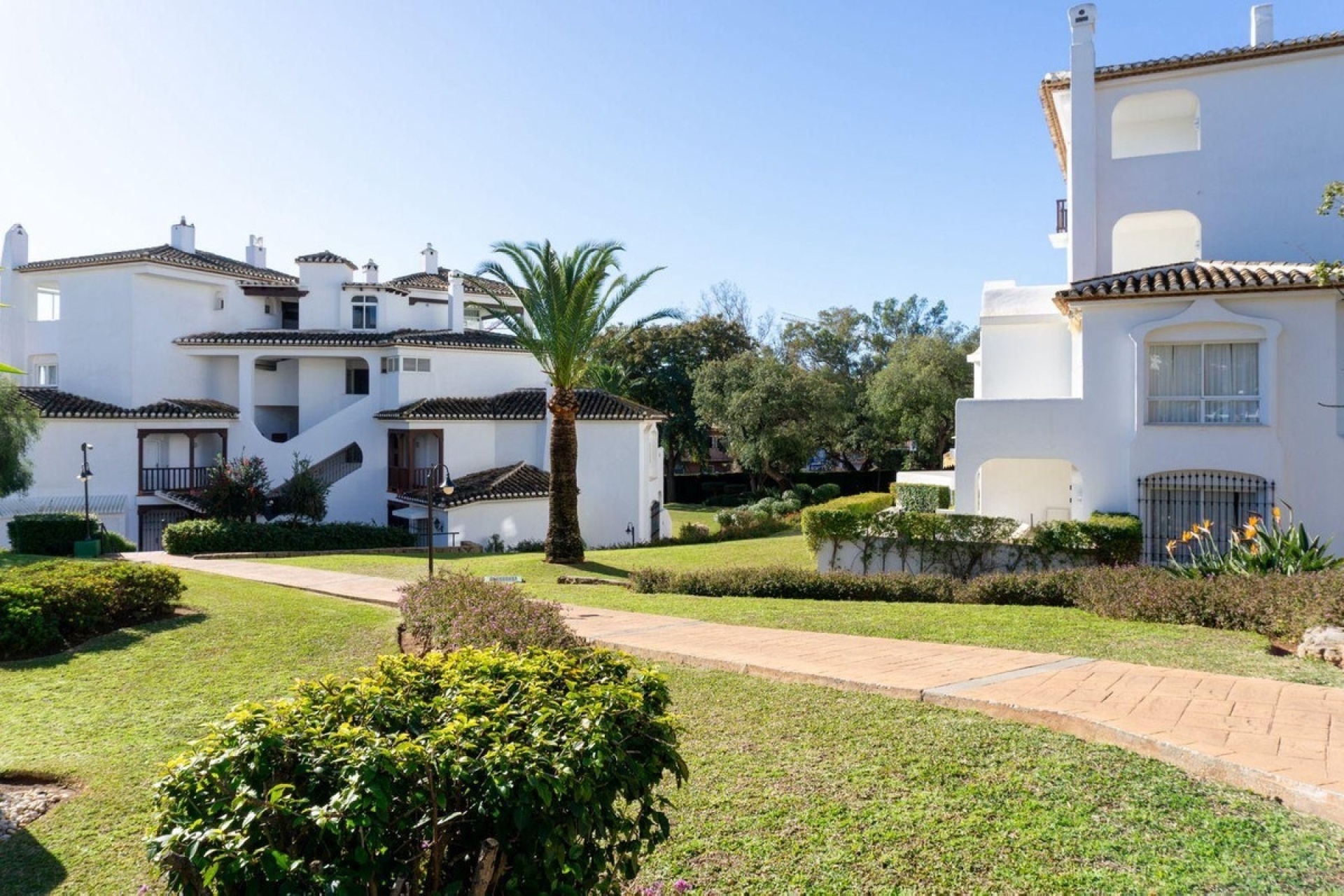 Resale - apartment - Marbella - Elviria
