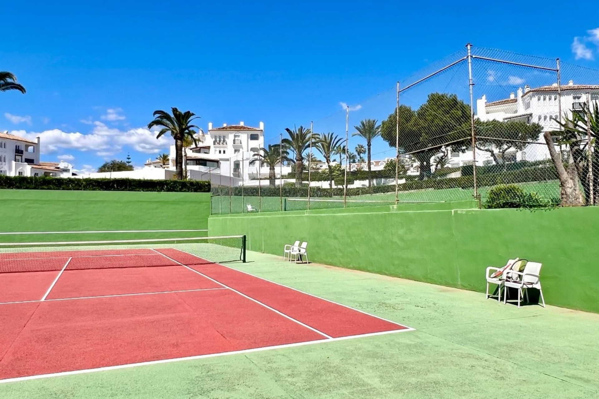 Resale - apartment - Marbella - Elviria