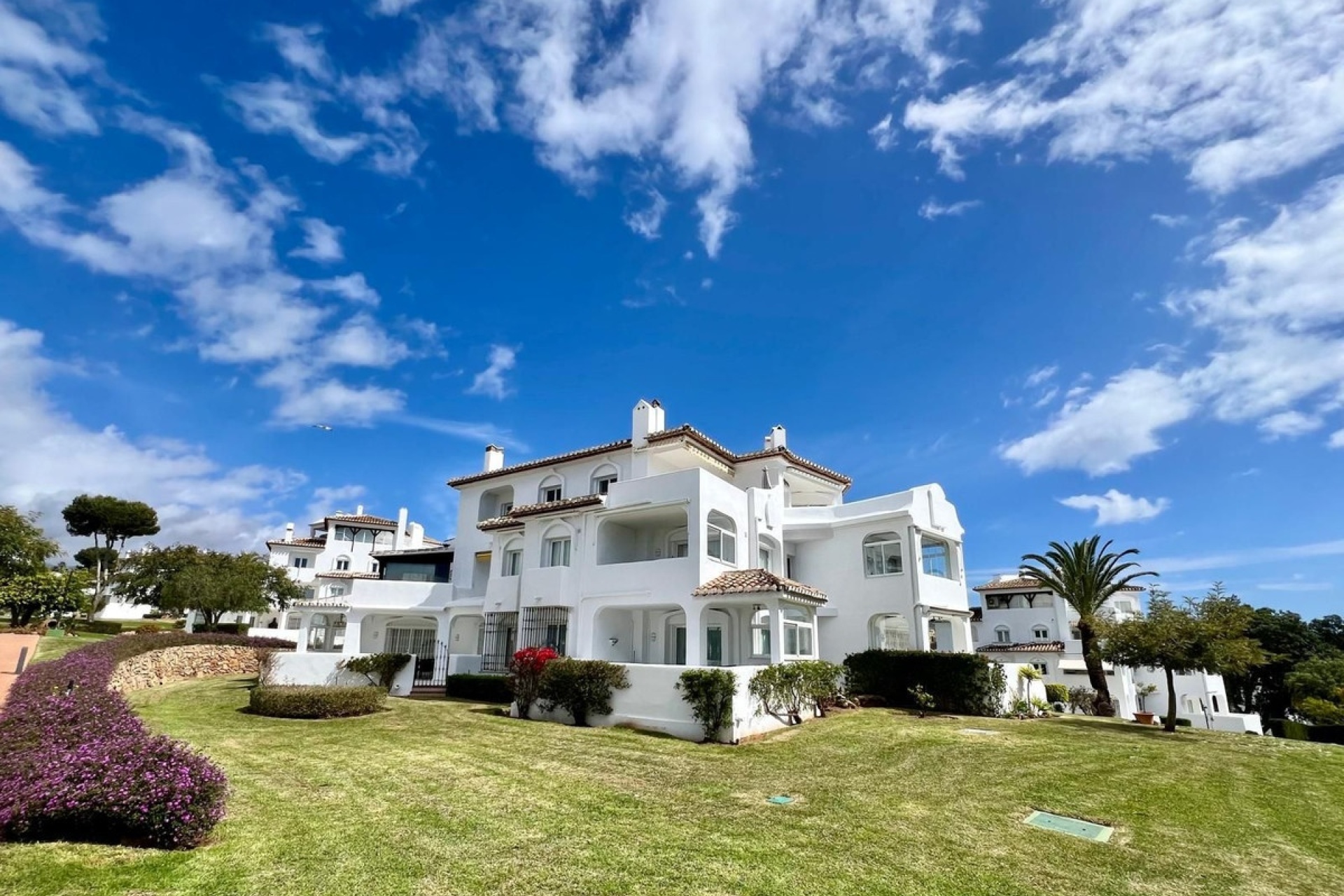 Resale - apartment - Marbella - Elviria