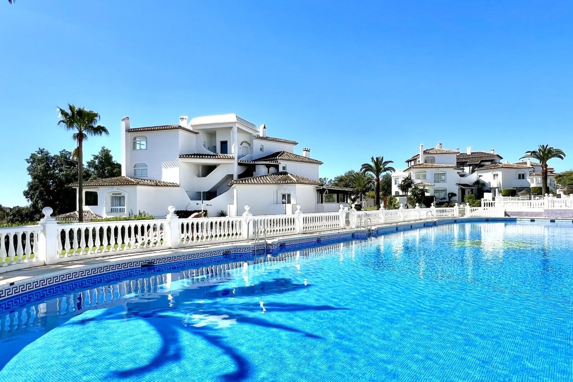 Resale - apartment - Marbella - Elviria