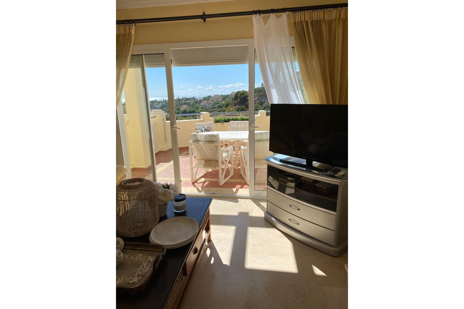 Resale - apartment - Marbella - Elviria