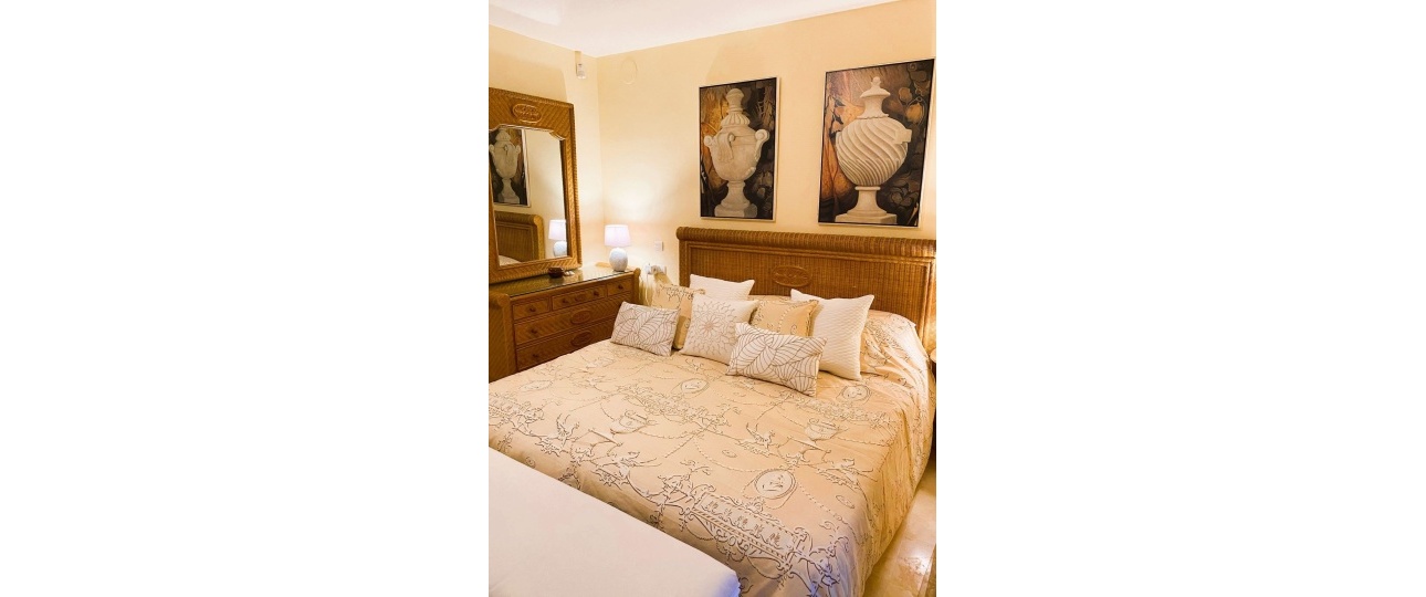 Resale - apartment - Marbella - Elviria
