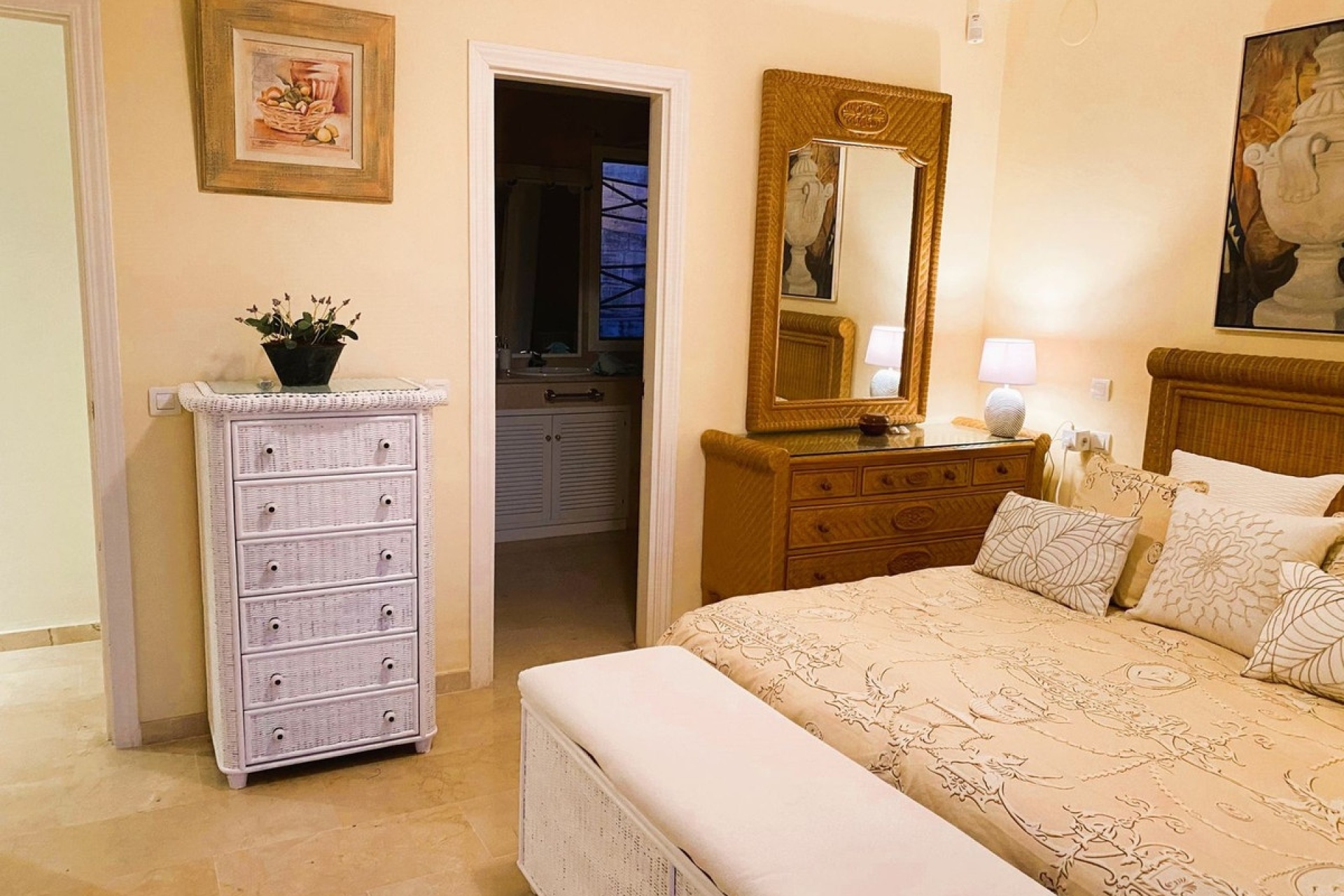 Resale - apartment - Marbella - Elviria