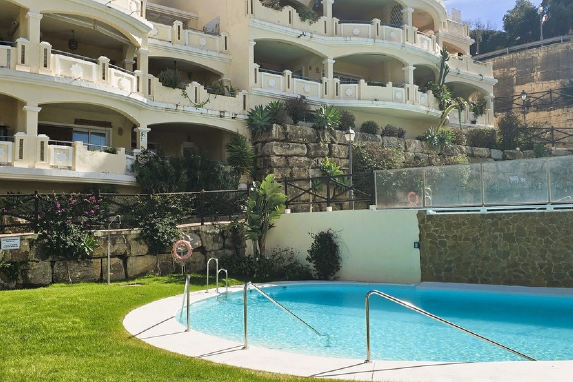 Resale - apartment - Marbella - Elviria