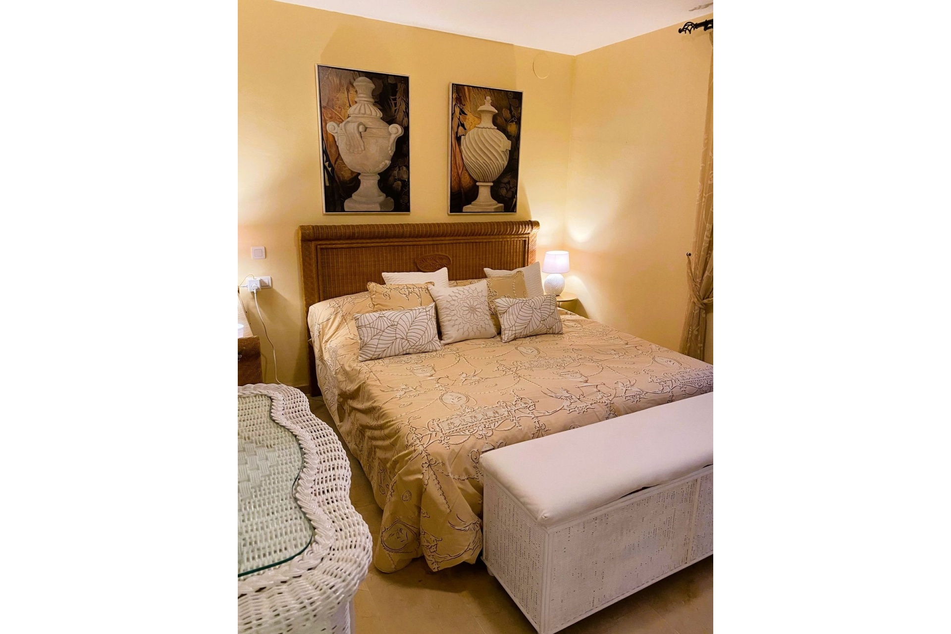 Resale - apartment - Marbella - Elviria