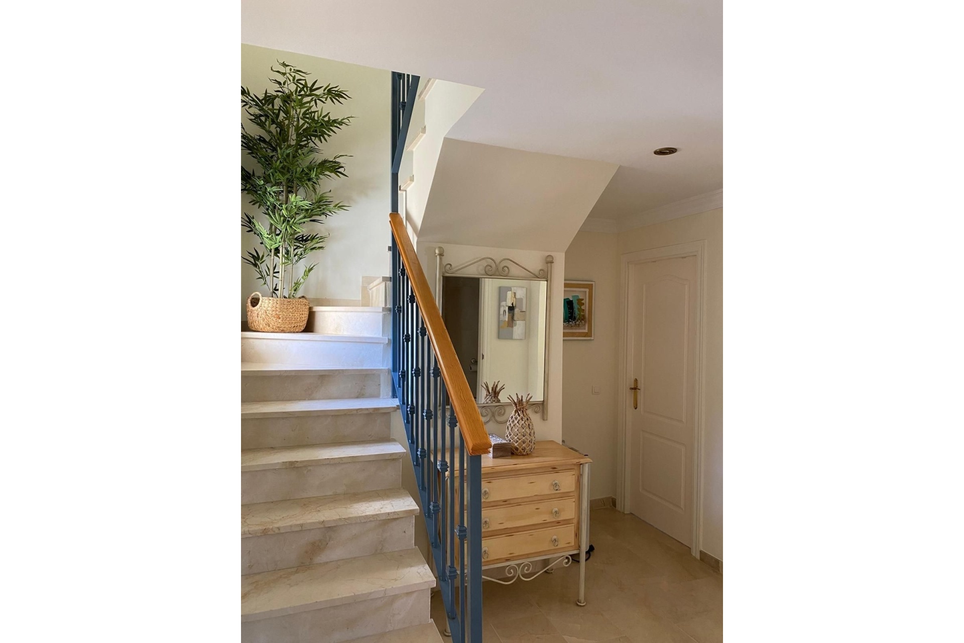 Resale - apartment - Marbella - Elviria