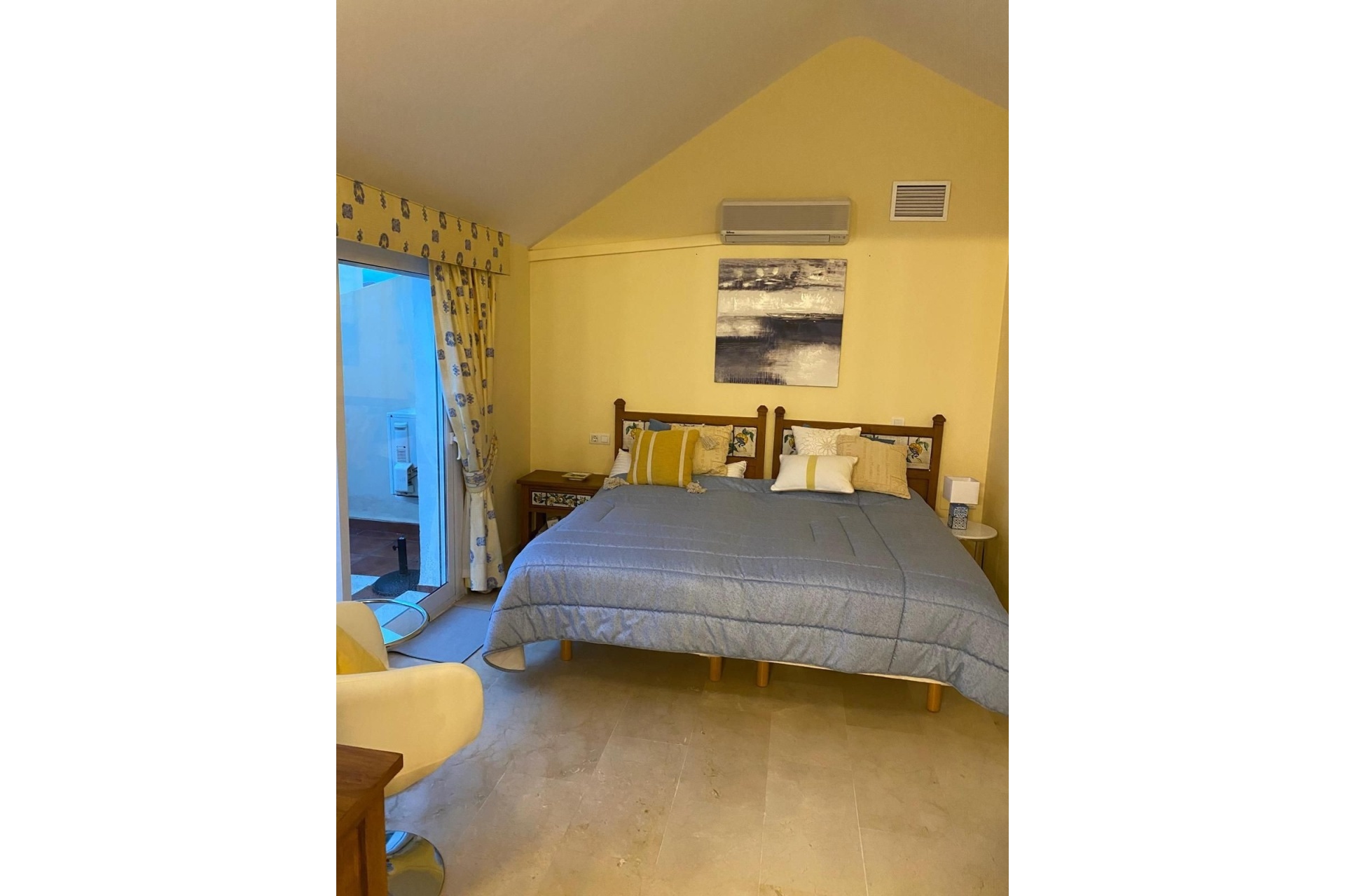 Resale - apartment - Marbella - Elviria