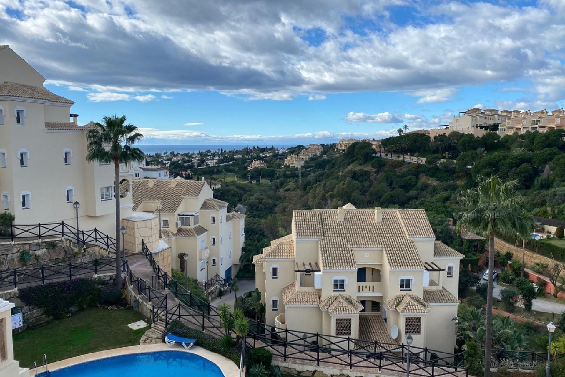 Resale - apartment - Marbella - Elviria
