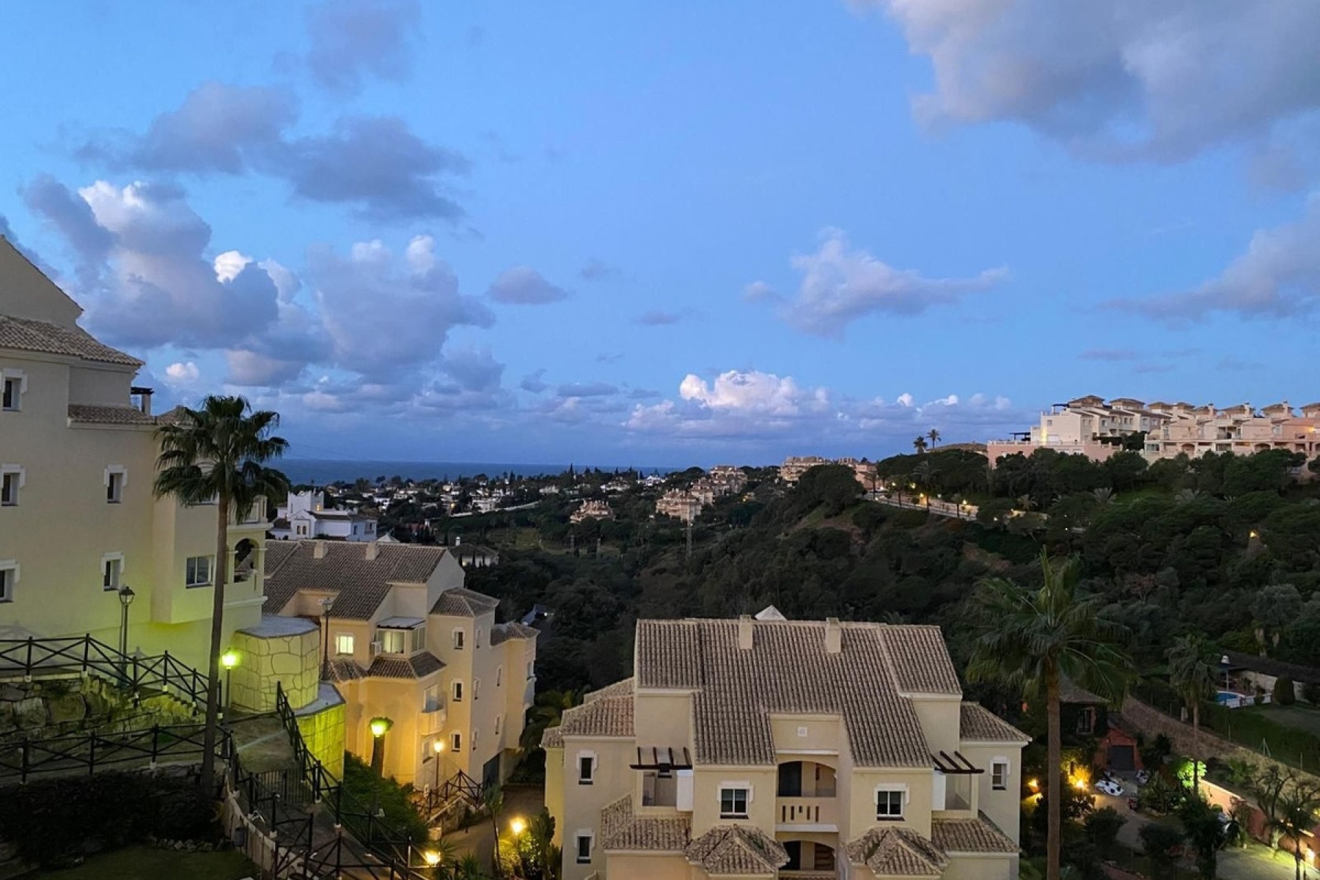 Resale - apartment - Marbella - Elviria