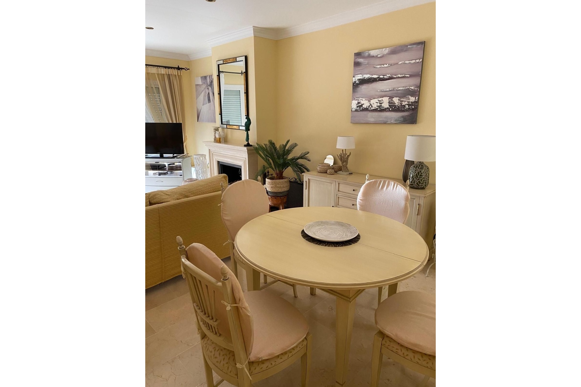 Resale - apartment - Marbella - Elviria