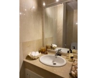 Resale - apartment - Marbella - Elviria