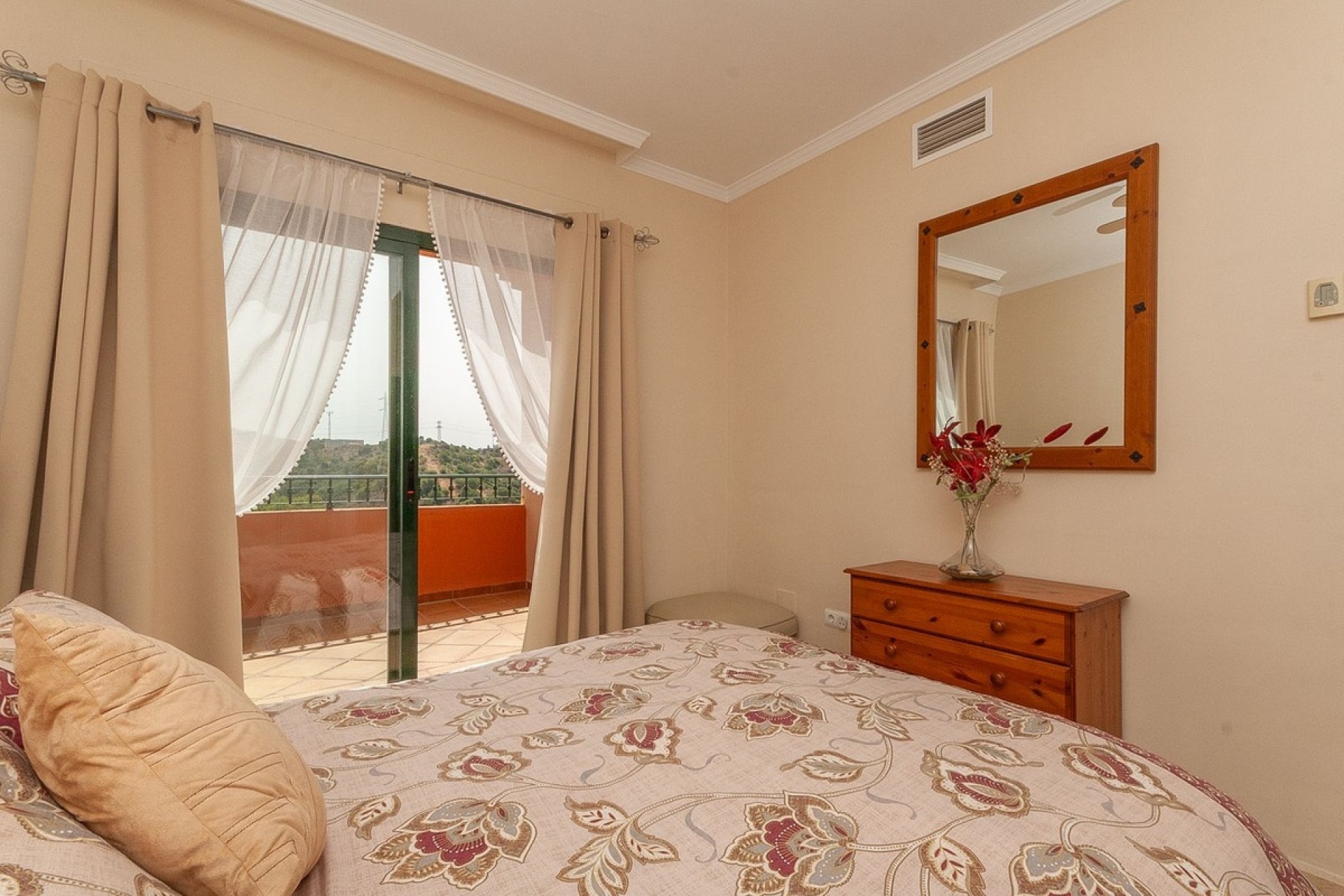 Resale - apartment - Marbella - Elviria