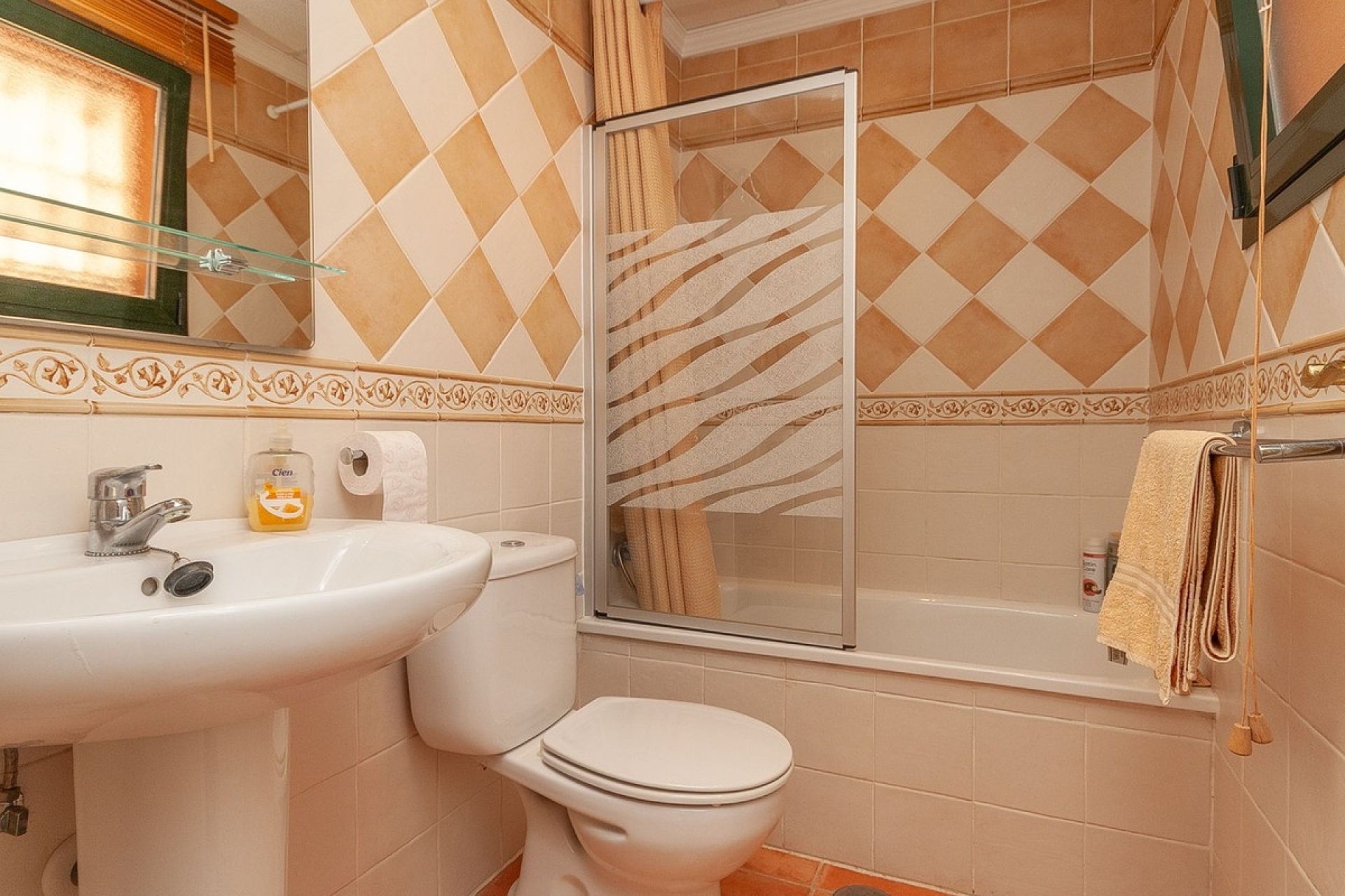 Resale - apartment - Marbella - Elviria
