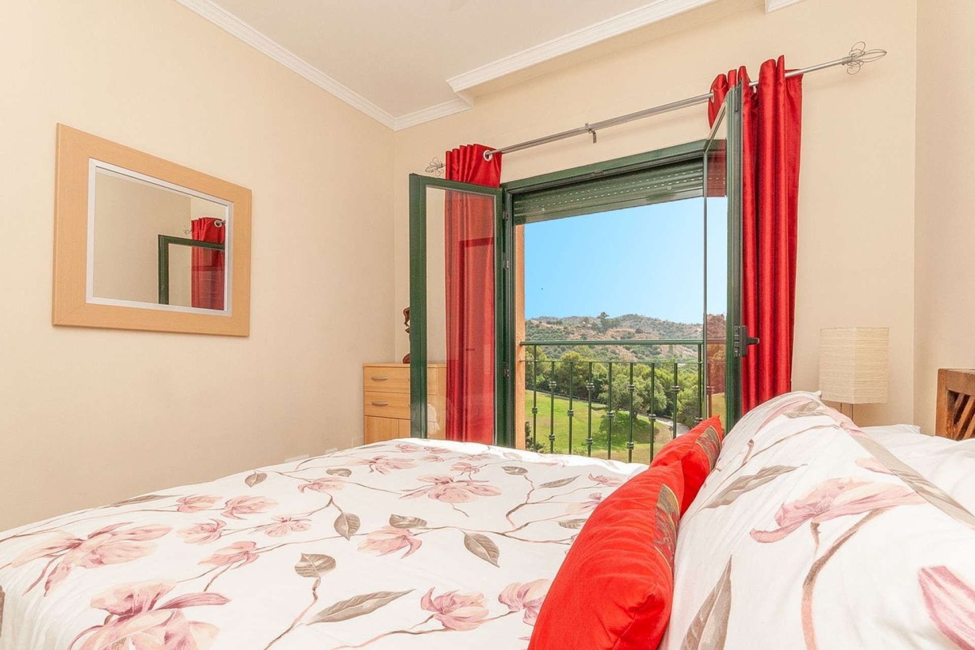 Resale - apartment - Marbella - Elviria