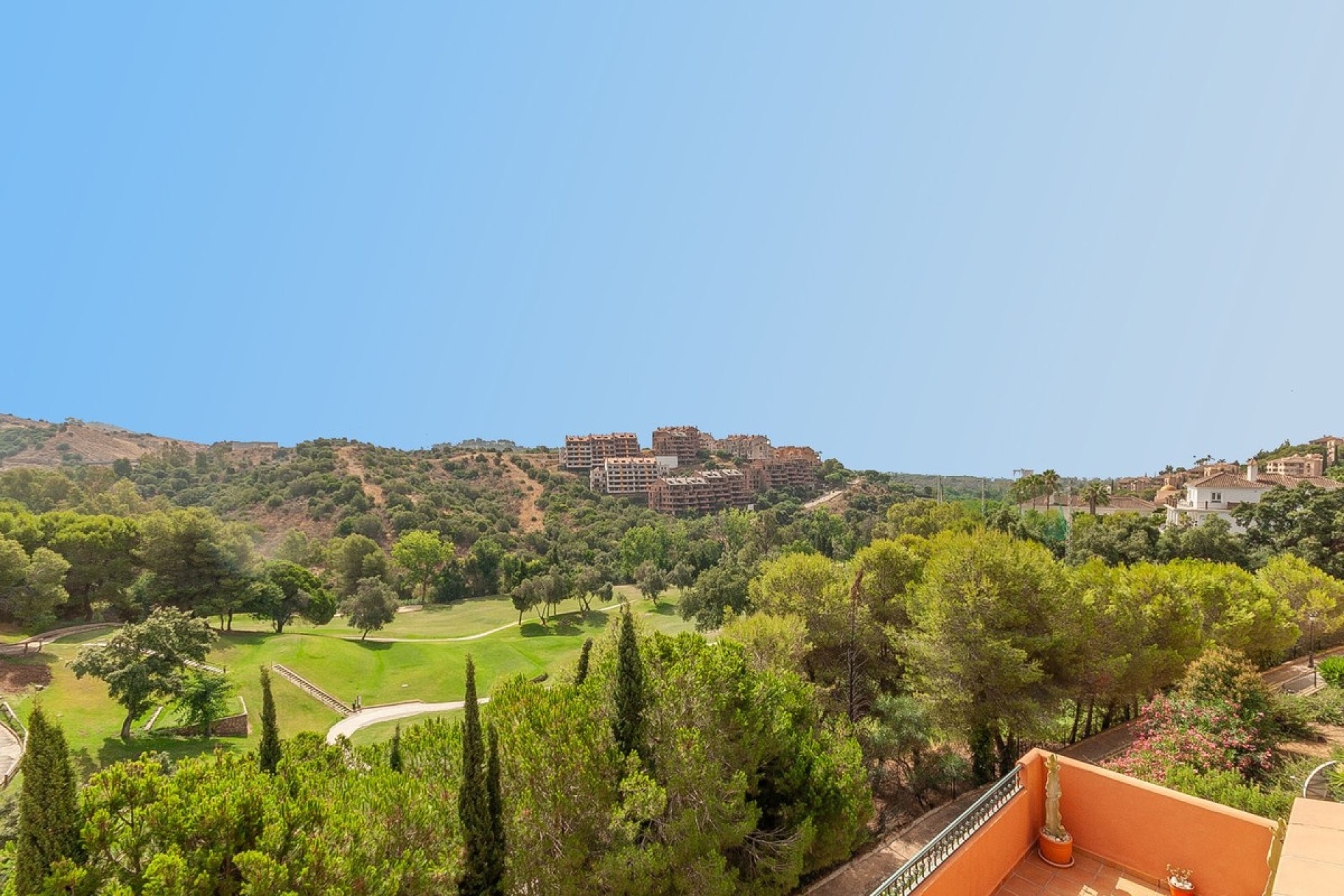 Resale - apartment - Marbella - Elviria