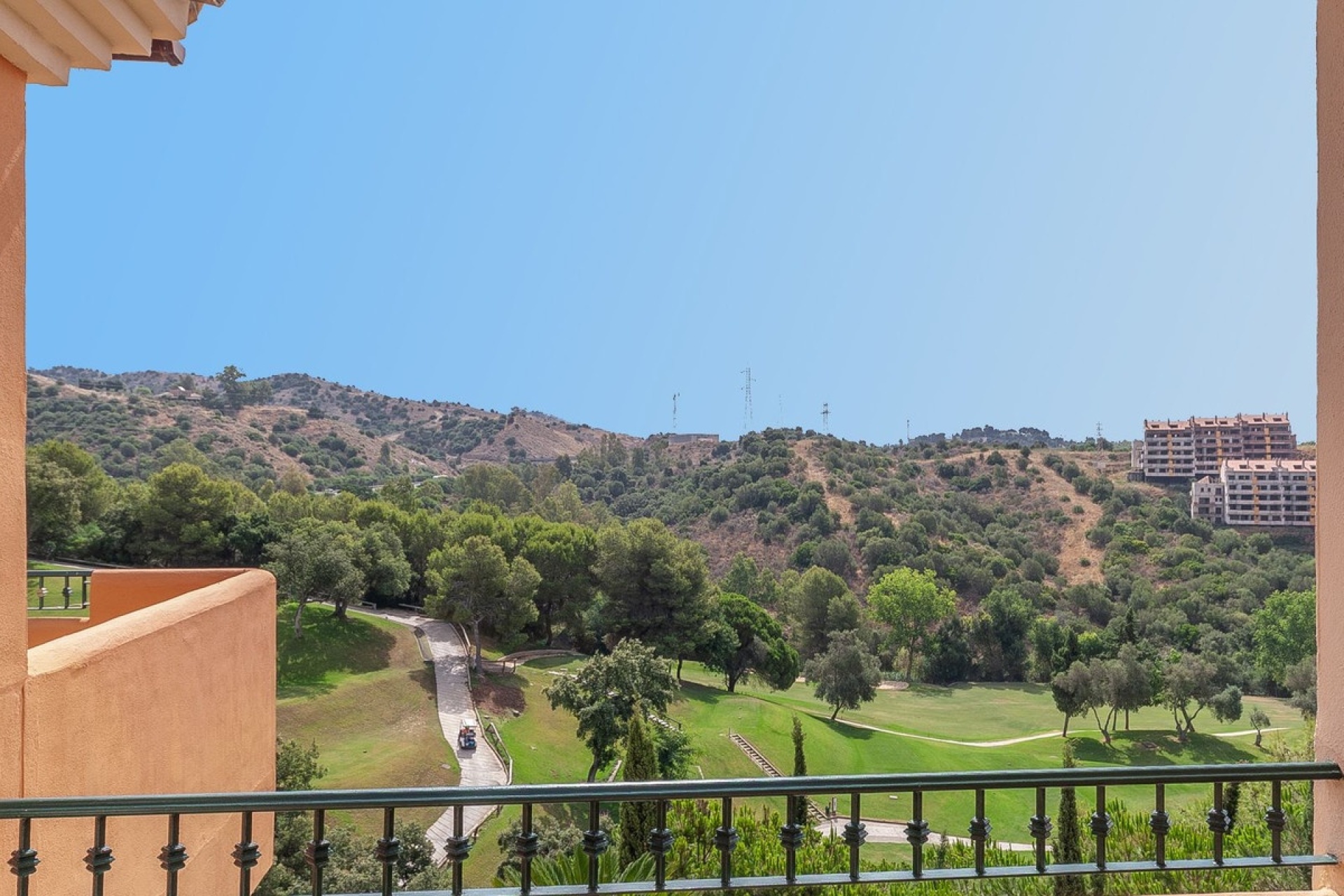 Resale - apartment - Marbella - Elviria