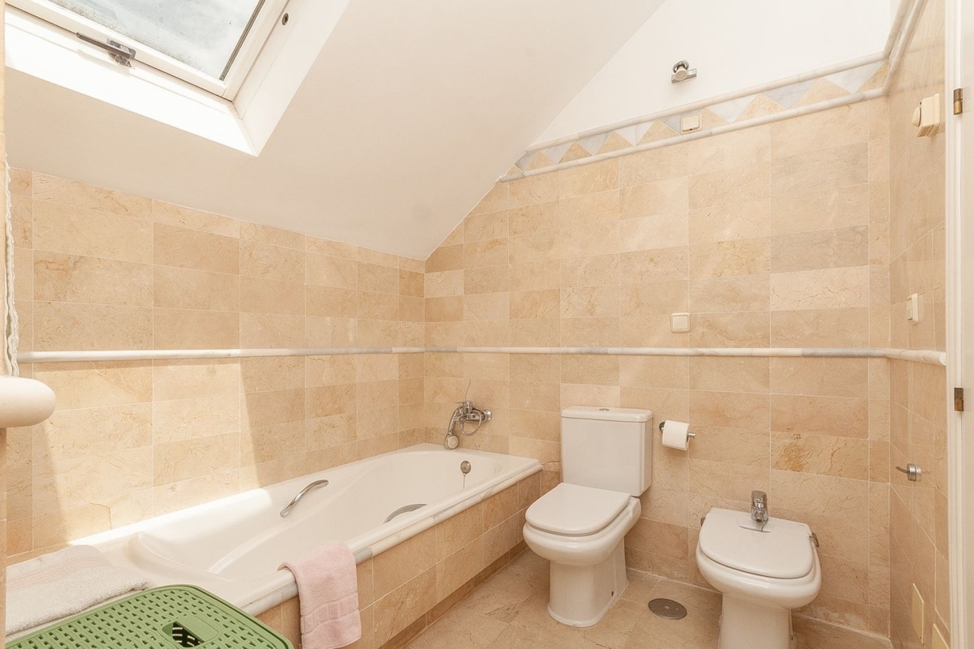 Resale - apartment - Marbella - Elviria